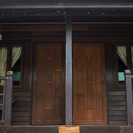 Baan Kong Homestay Ayutthaya Bagian luar foto