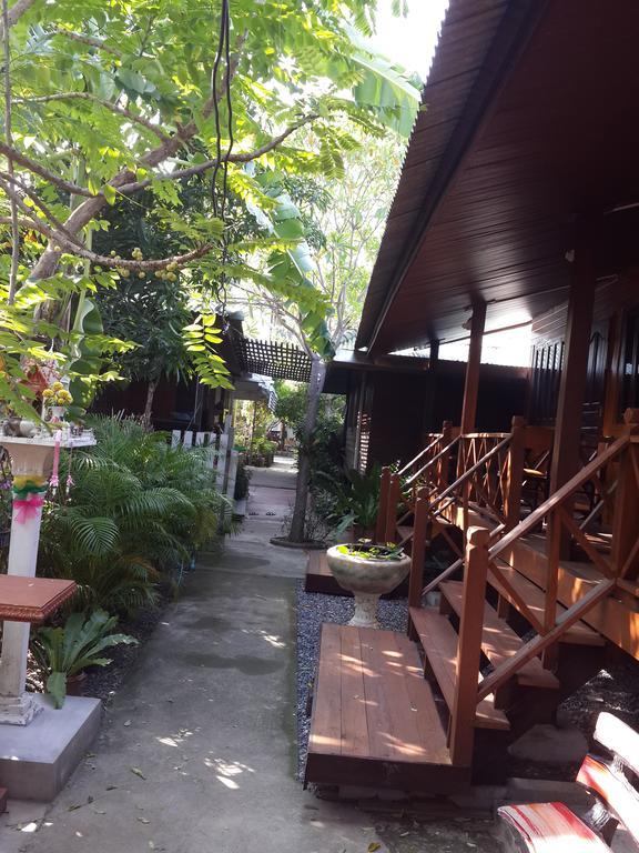 Baan Kong Homestay Ayutthaya Bagian luar foto