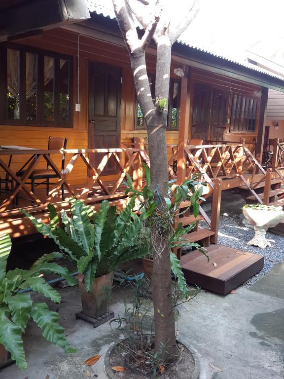 Baan Kong Homestay Ayutthaya Bagian luar foto