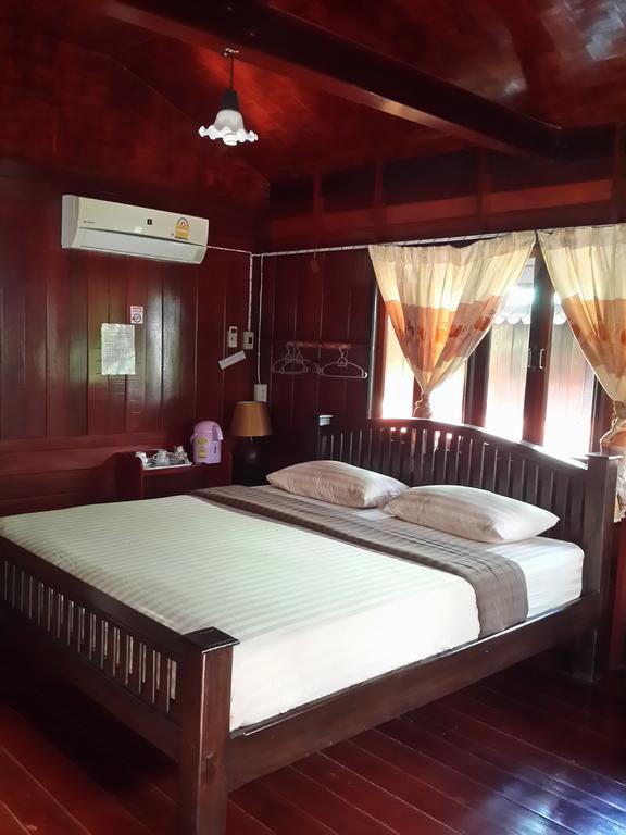 Baan Kong Homestay Ayutthaya Bagian luar foto