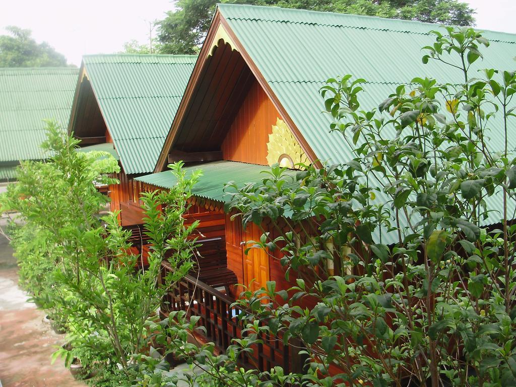 Baan Kong Homestay Ayutthaya Bagian luar foto