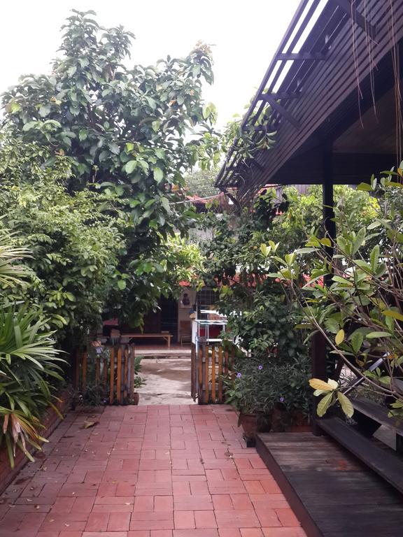 Baan Kong Homestay Ayutthaya Bagian luar foto