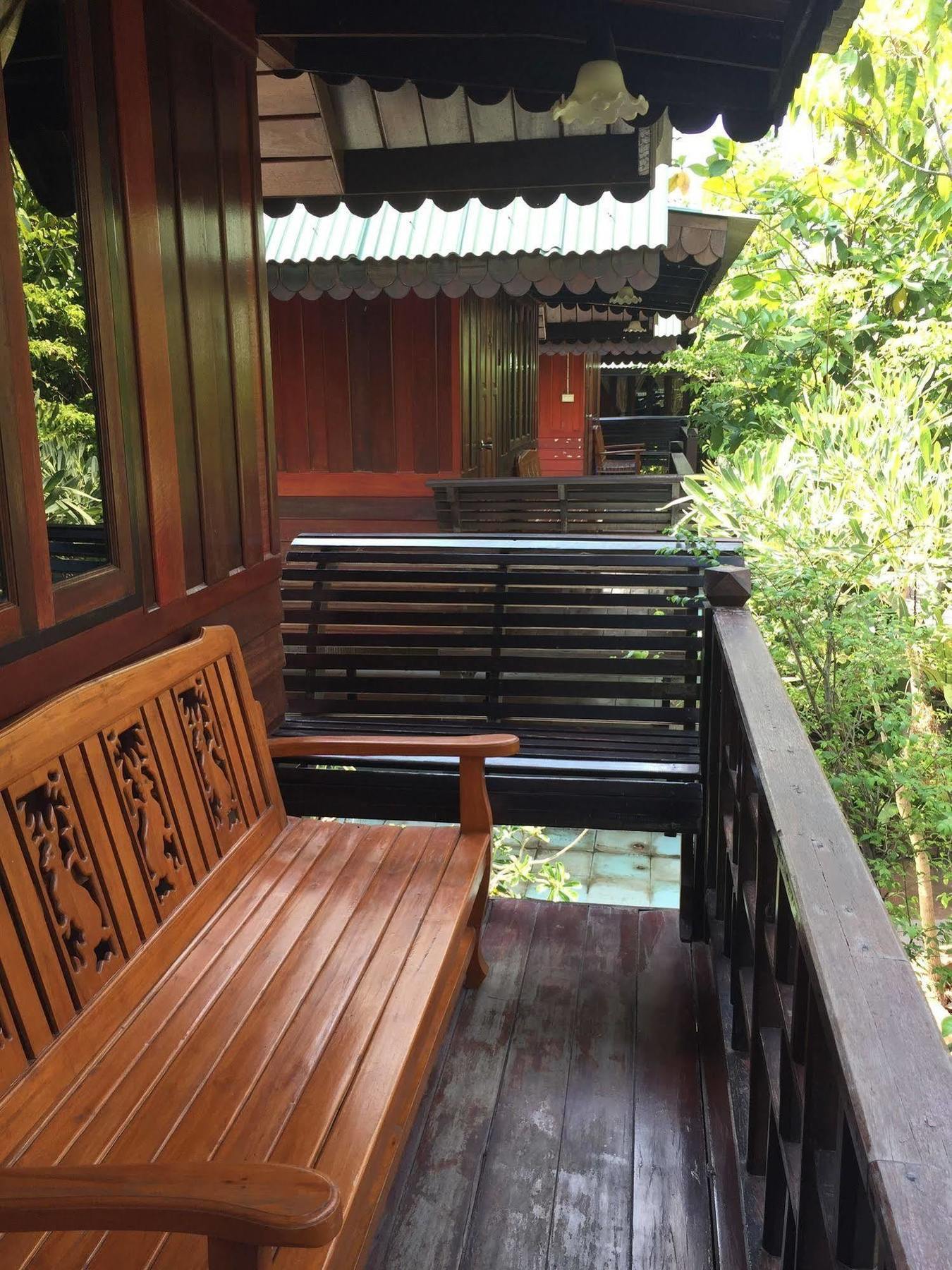 Baan Kong Homestay Ayutthaya Bagian luar foto