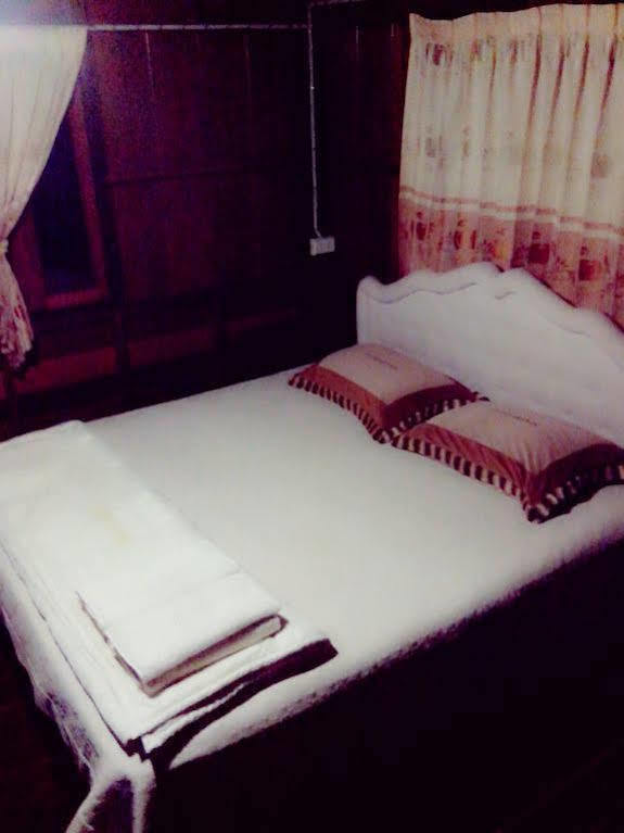 Baan Kong Homestay Ayutthaya Bagian luar foto