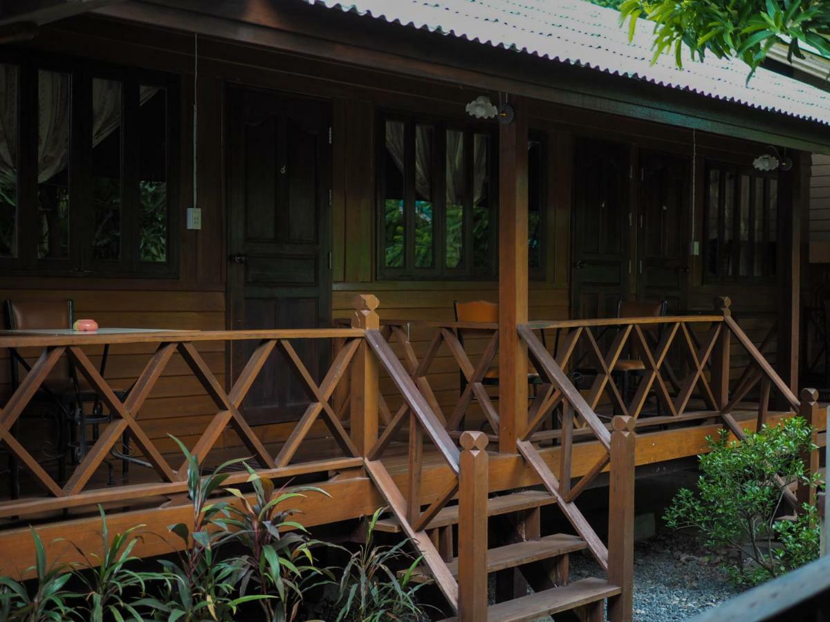 Baan Kong Homestay Ayutthaya Bagian luar foto
