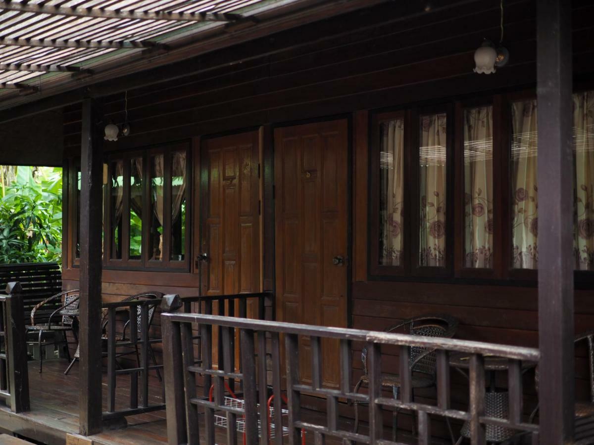 Baan Kong Homestay Ayutthaya Bagian luar foto