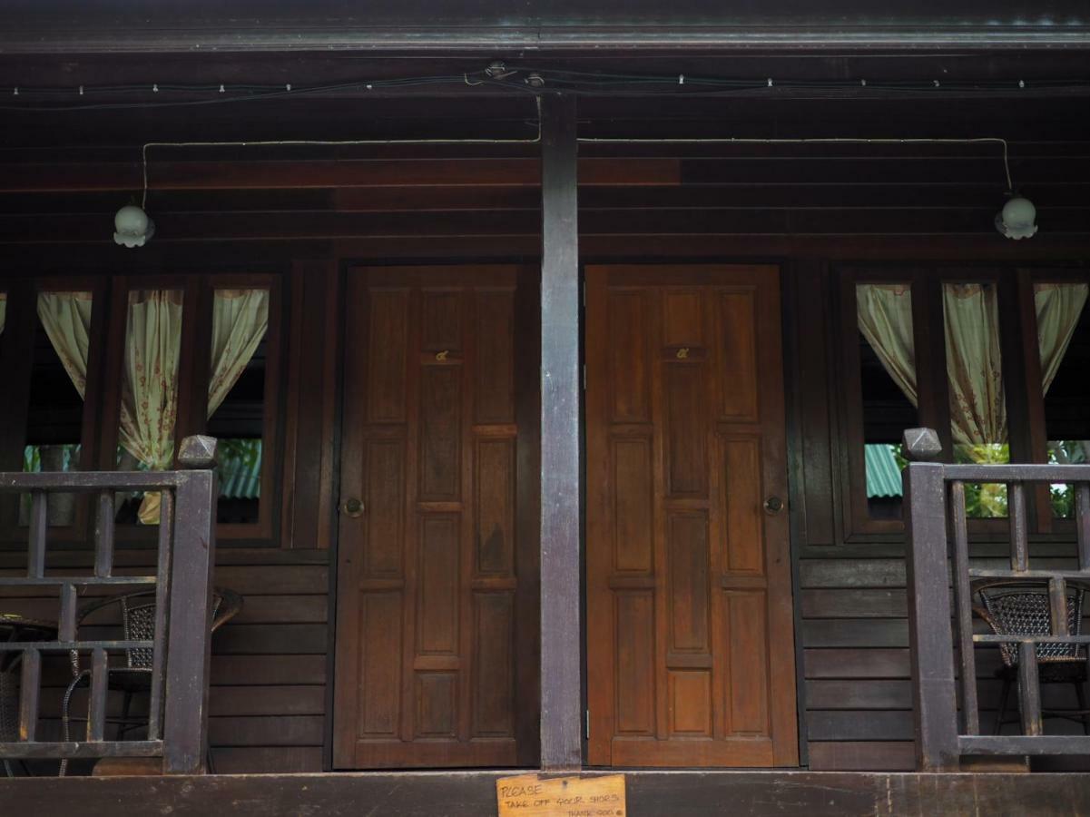 Baan Kong Homestay Ayutthaya Bagian luar foto